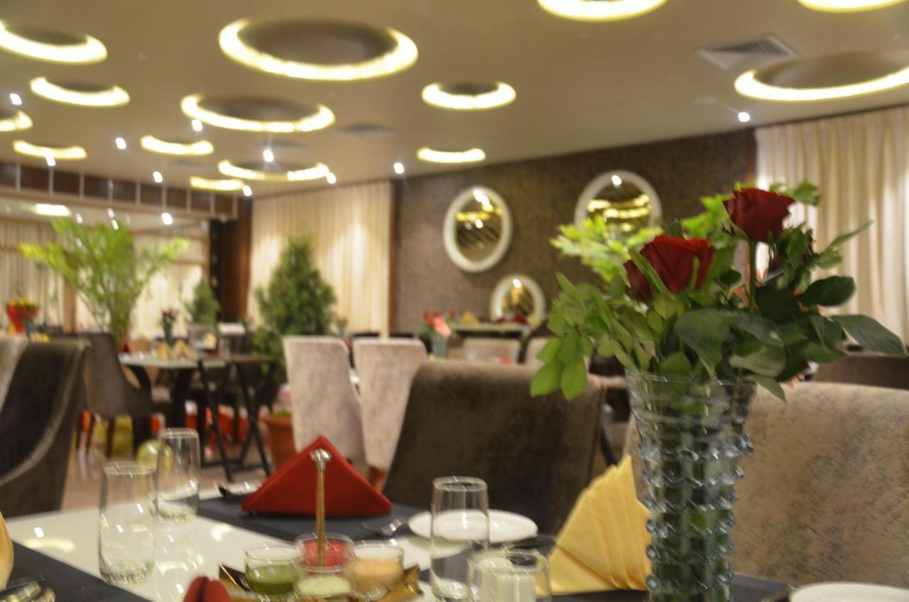 Hotel Prince Viraj 자발푸르 외부 사진