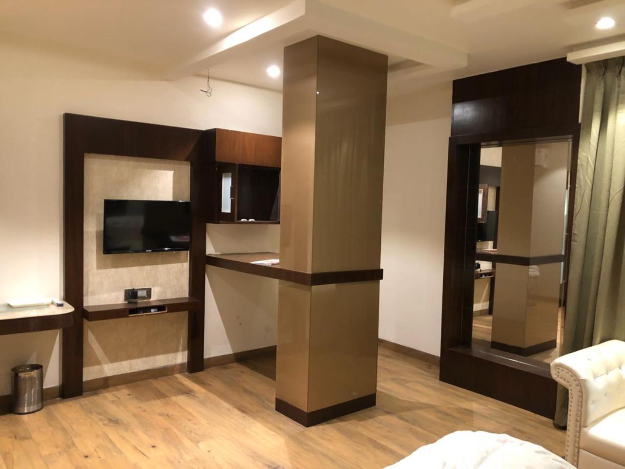 Hotel Prince Viraj 자발푸르 외부 사진